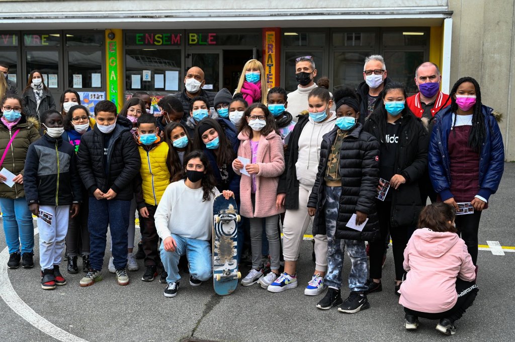 La triple championne de France de Skateboard, à l'école Louis Aragon